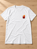 Camiseta Drink · branca, fotografada na bancada de madeira