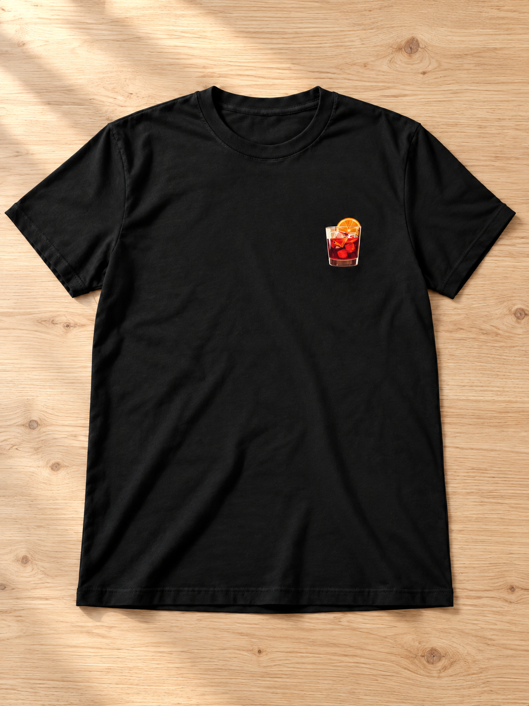 Camiseta Drink · preta, fotografada na bancada de madeira