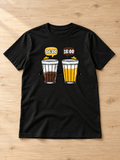 Camiseta 06:00 / 18:00 · preta, fotografada na bancada de madeira