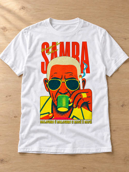 Camiseta Bezerra da Silva · branca, na bancada de madeira