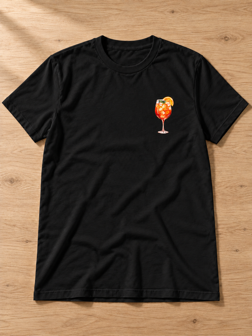 Camiseta Aperol Spritz preta-frente na bancada